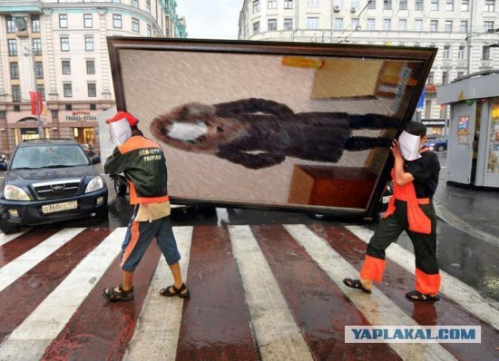 Фотожаба: Переносчики картины