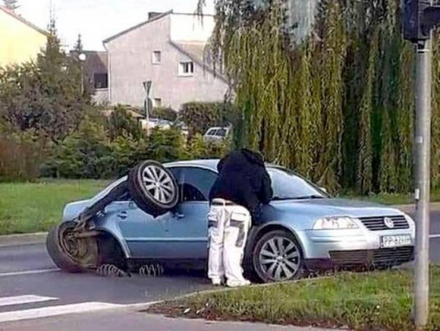 Едет и точка