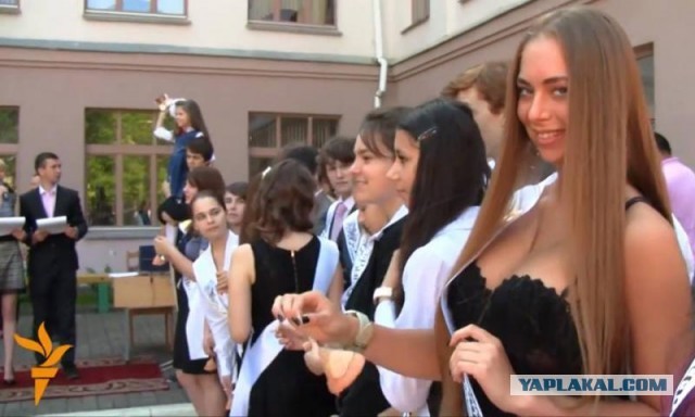 В белорусских школах прозвенел последний звонок