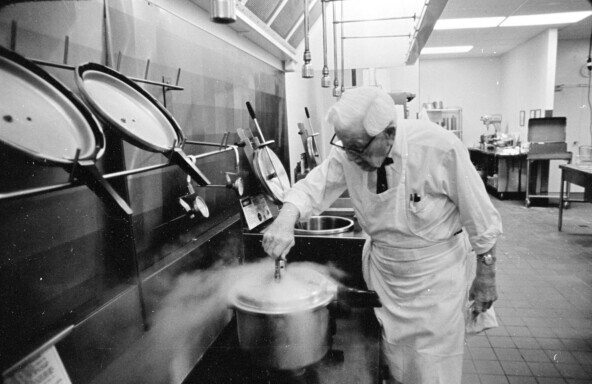 Он построил империю на проблеме, которую никто не хотел решать — История KFC