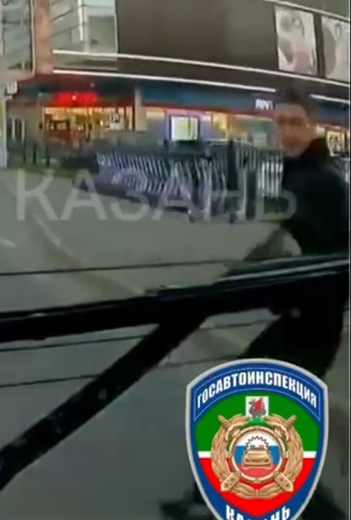 В Казани из-за резкого торможения автобуса пострадали женщина и семилетняя девочка