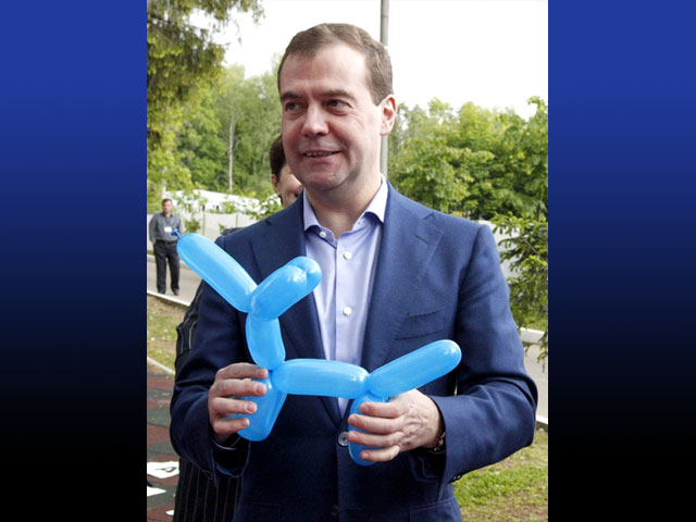 Дмитрий Медведев показал свои гаджеты...