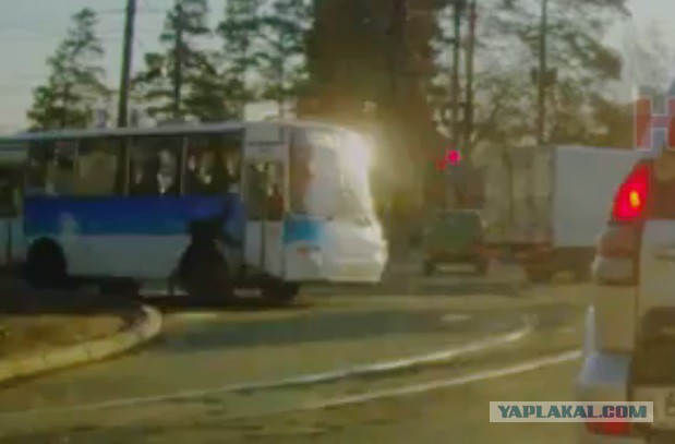 Автобус переехал велосипедиста в наушниках и капюшоне