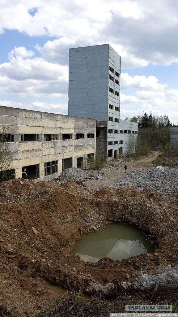 Около 50 человек попытались проникнуть на предприятие Роскосмоса