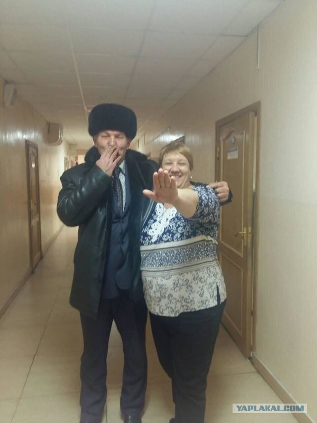 Фото забайкальских единоросса «с усами Гитлера» и «зигующей» главы библиотек попали в сеть