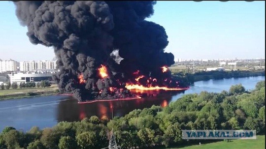 "200-метровый" разлив нефти у Новороссийска оказался в 400 тысяч раз больше