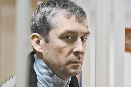 В Подмосковье сотрудники ФСБ вместе с работниками ОСБ МВД задержали троих полицейских, которые вымогали 200 тысяч рублей