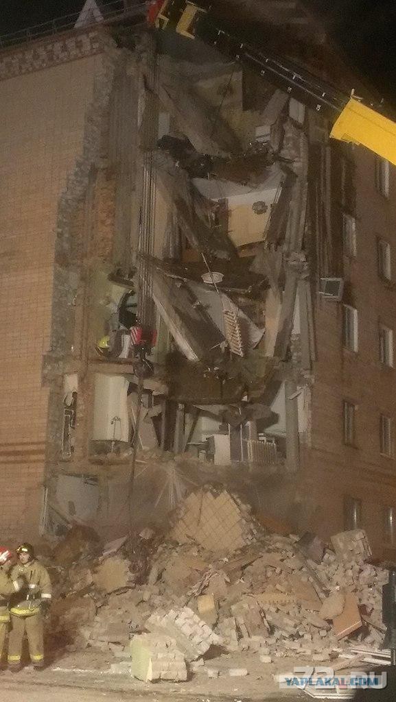 Угол пятиэтажного жилого дома обрушился в Тюмени