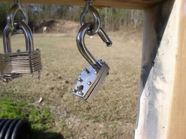 Легко ли отстрелить... замок?