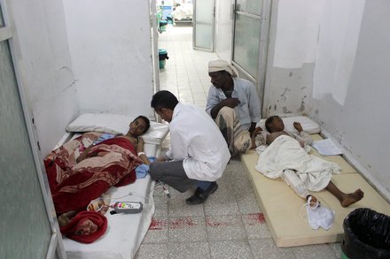 Вчера в Йемене ВВС Саудовской Аравии нанесли удар по свадьбе.Погибло 33 человека, включая невесту.