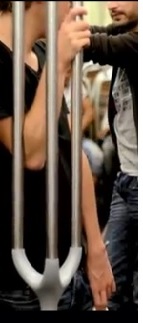 Катюша в метро в Париже!