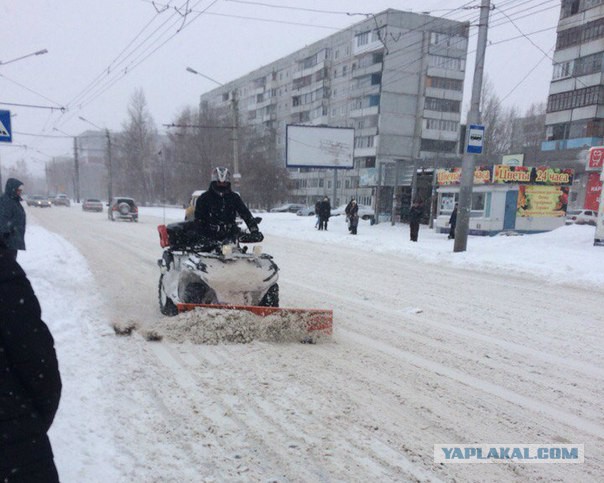 Омск встал в 10-балльных пробках после снегопада