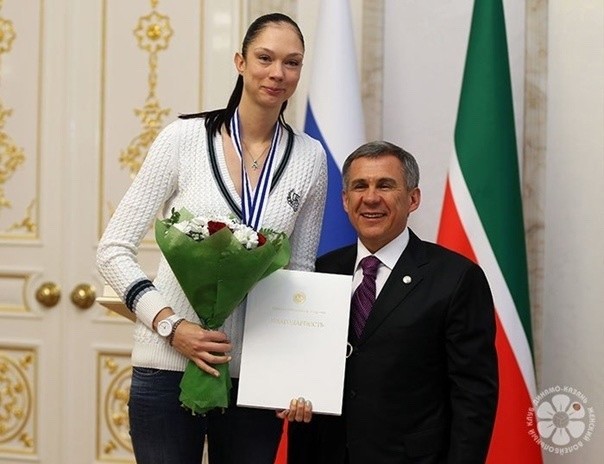 Глава Татарстана Рустам Минниханов поздравил волейболисток с победой