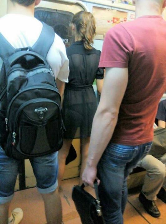 Девушки в прозрачных нарядах