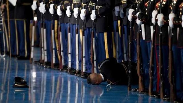 Прощание Обамы с вооруженными силами США  (силы упали)