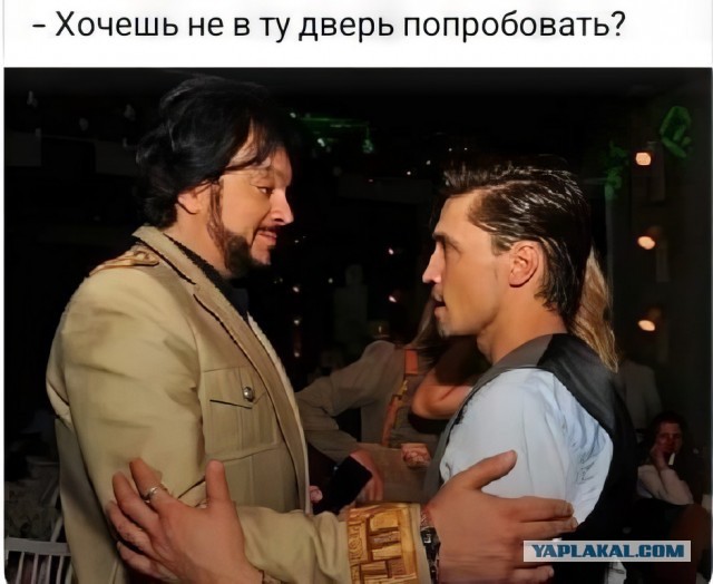 Блогер разбил раритетный Форд ради просмотров