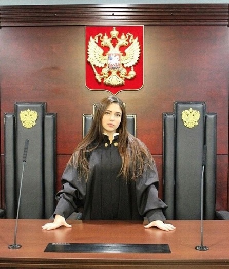 Очередь за забором