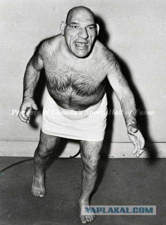 Сосед пробил дыру в стене