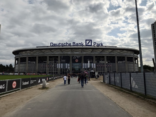 Ну да, хвастаюсь... Я опять на концерт пошёл.