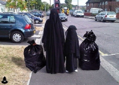 Иран обвинил США в нарушении перемирия и атаковал американские корабли