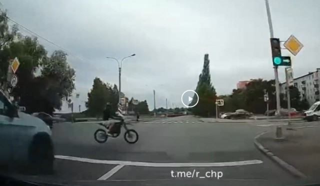 Дешевле бросить корыто, но гайцы догонят, удачно рядом оказались