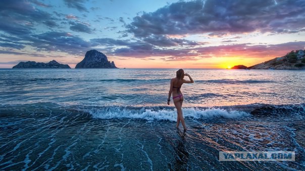 Девушки в купальниках