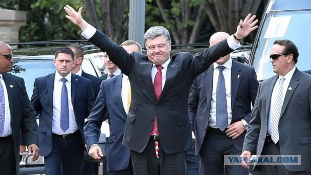 Порошенко просят запретить полеты над Крымом