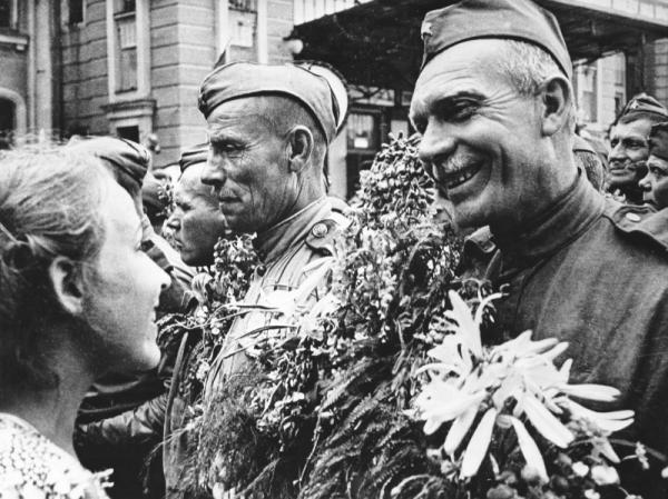 Лежачие коллаборационистки