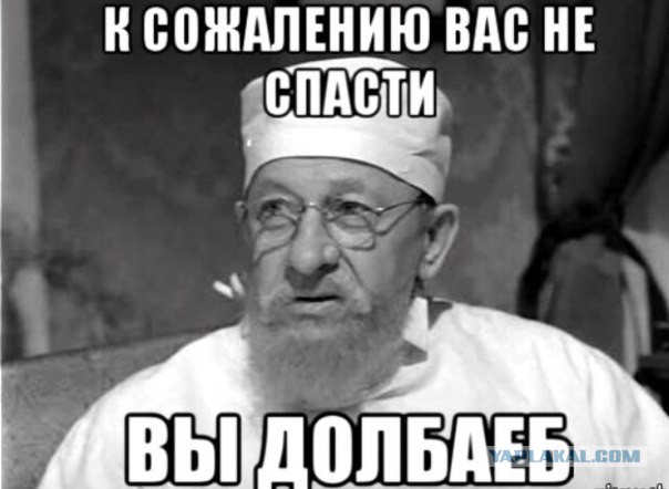 Пенсионер играет на улице ради собаки!