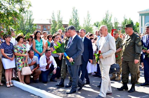 Плачущий украинец в питерском переходе