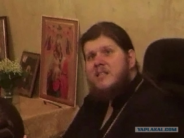 Жулики обокрали попа