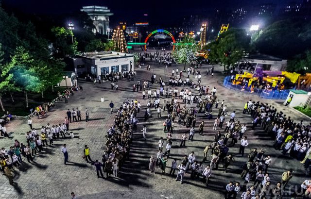 Контрабандные фотографии из Северной Кореи: Ким Чен Ын не одобряет!