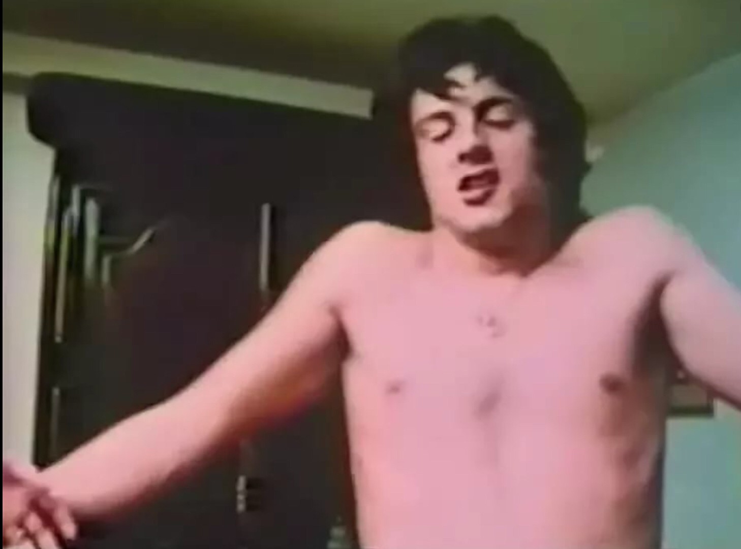 Желідегі қиын ескі мұғалім Қыз порнографиясын ауыстырады