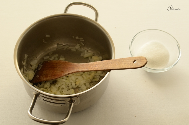 Колбаски под соусом карри