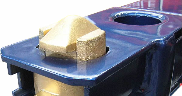 В Новороссийске многотонный контейнер раздавил иномарку - погибла девушка