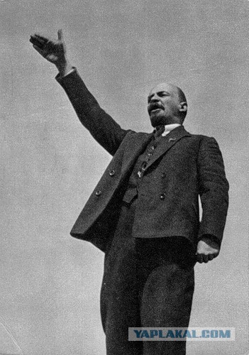 "Какой у вас тут старый холодильничек прикольный! "