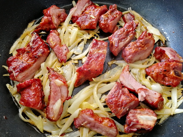 #ДРЯПнем! Кулинары поздравляют ЯП с ДР! Тушеная капуста с копчёными рёбрами.