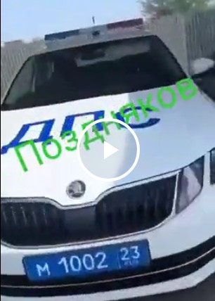 Два примерных семьянина очень торопятся домой