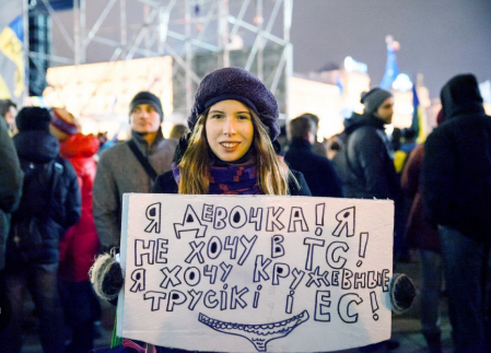 «Главное — не допустить стагфляции». Но 70% россиян уже экономят на еде, пока чиновники «охлаждают» экономику