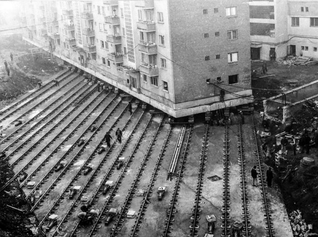 В Индонезии переехать - как два пальца об асфальт
