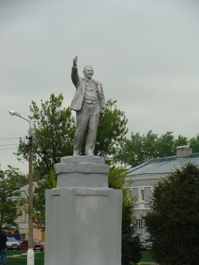 Памятники Ленину