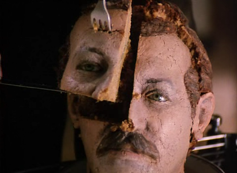 И она его разрезала