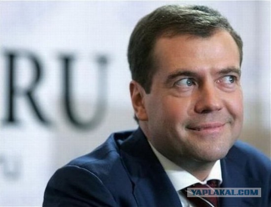 Премьер Медведев призвал россиян готовиться к поиску новой работы