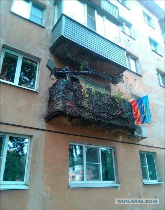 15 ужасных балконов: от нелепого самостроя до бункера от зомби