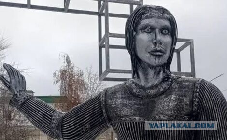 Замерзший памятник Алеша