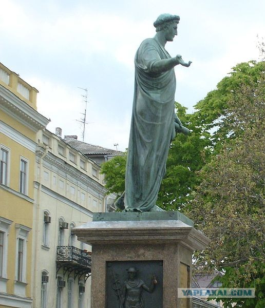 Необычные статуи мира