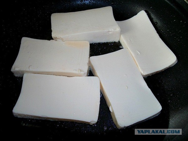 «Ишь грудь выпячила, бёдрами виляет, - Курица!», совместный пост  - Frau Marta и Mitsv