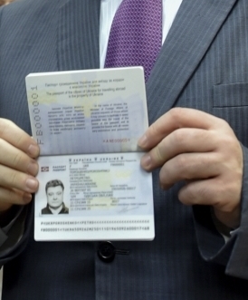 Порошенко и паспорта