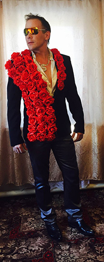 Подарил тёще вербу с плащём и она меня простила