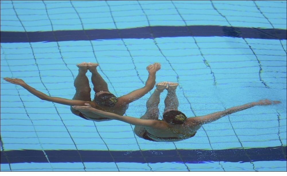 Swimming 33. Пловец спинист. Аквааэробика для всей семьи. Swimming 33. Синхронистки.
